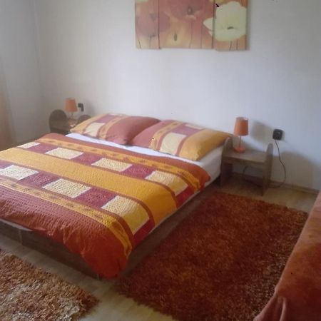 Halex5 Guest House Svidova Phòng bức ảnh