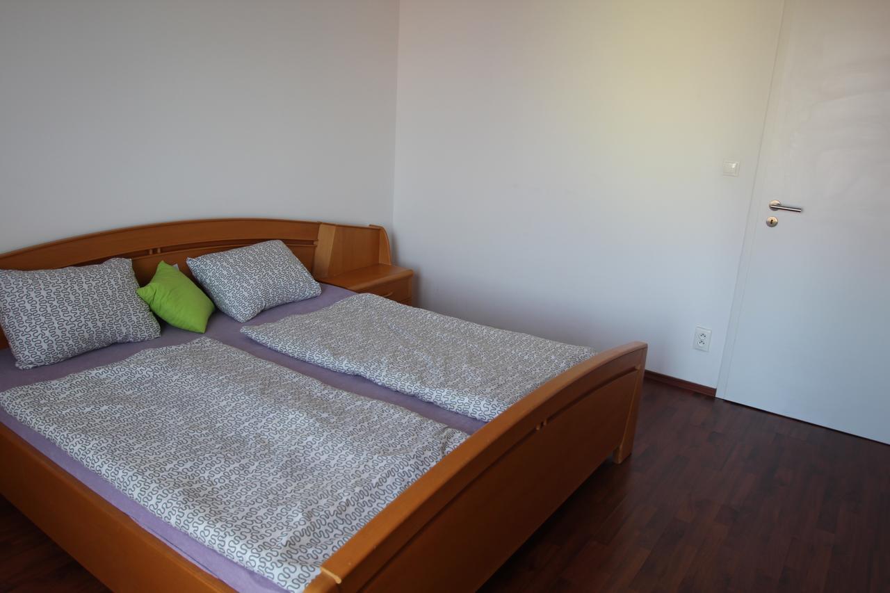 Halex5 Guest House Svidova Ngoại thất bức ảnh